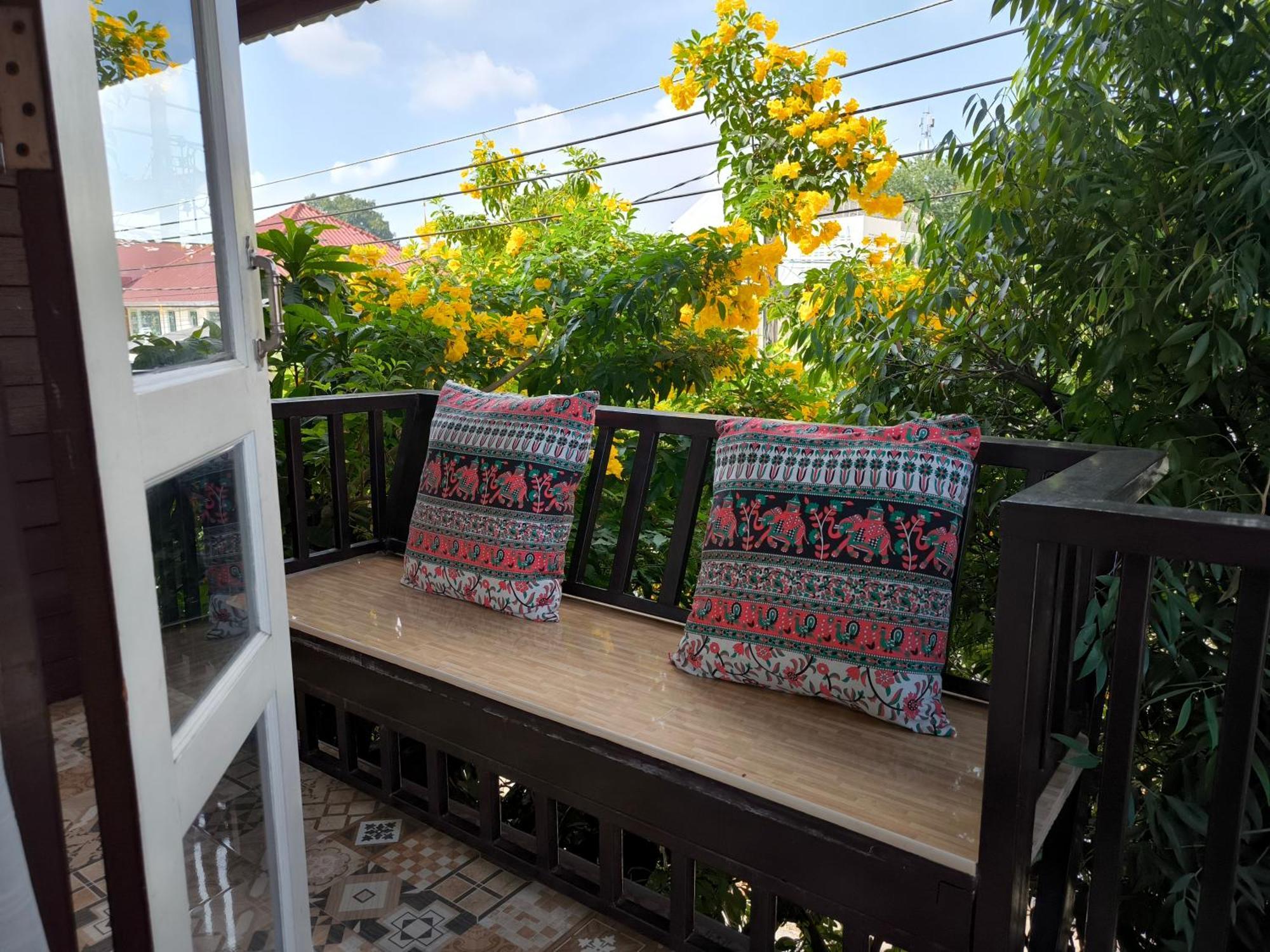 Hotel Ratchiangsaen Flora House Chiang Mai Exterior foto